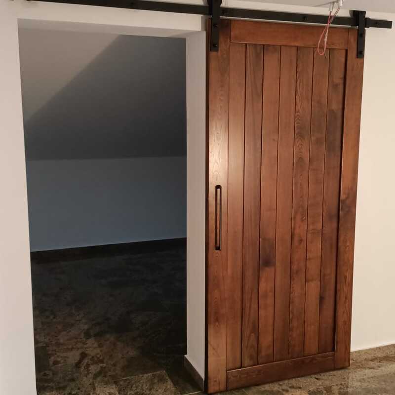 Ușă culisantă, model personalizat, tamplarie Lemn Design