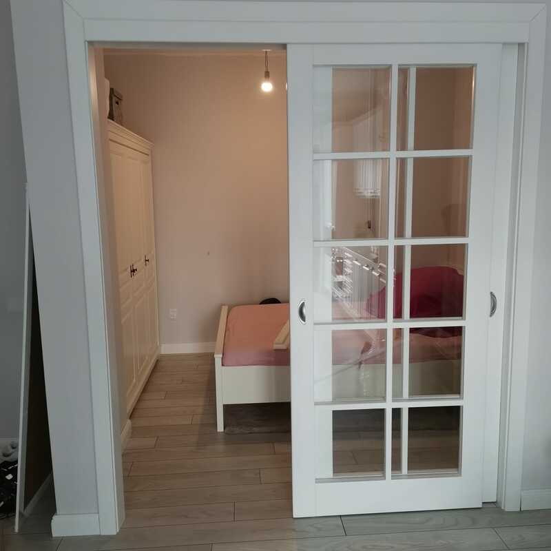 Ușă din lemn pentru spațiu rezidențial