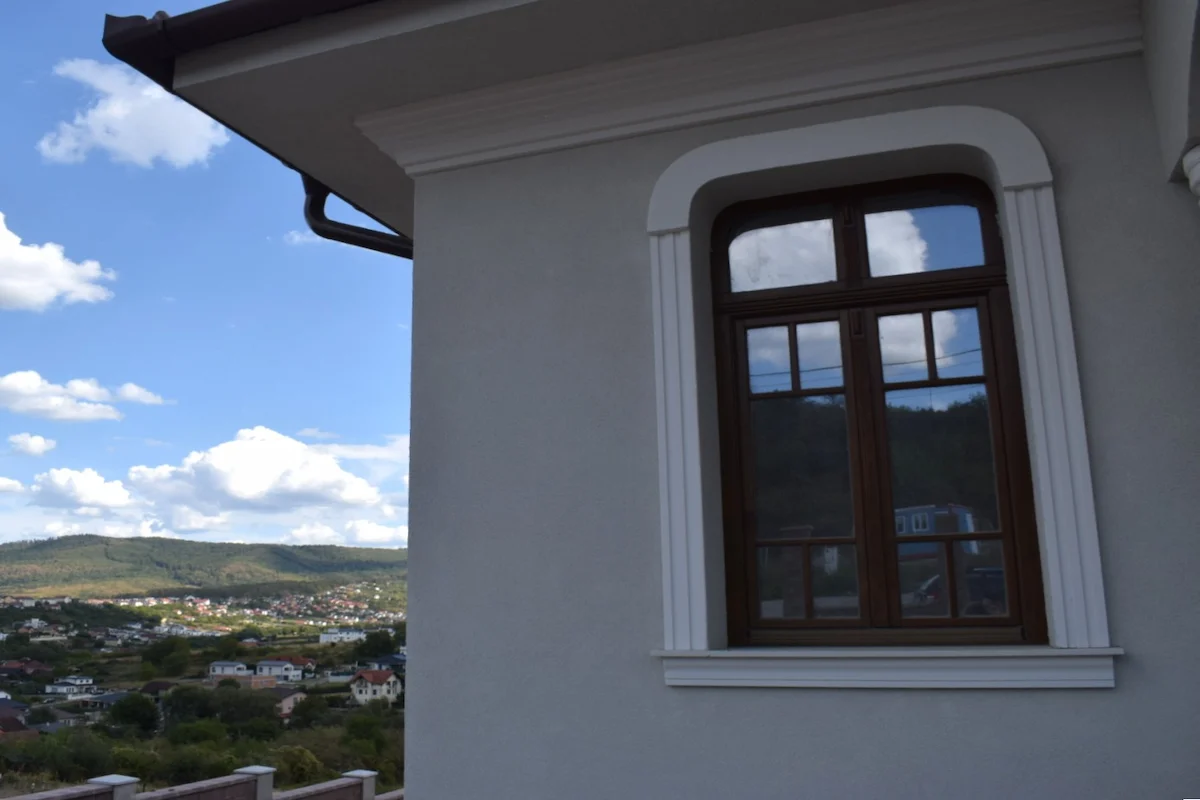 Fereastra in stil brancovenesc realizata de Lemn Design pentru o locuinta