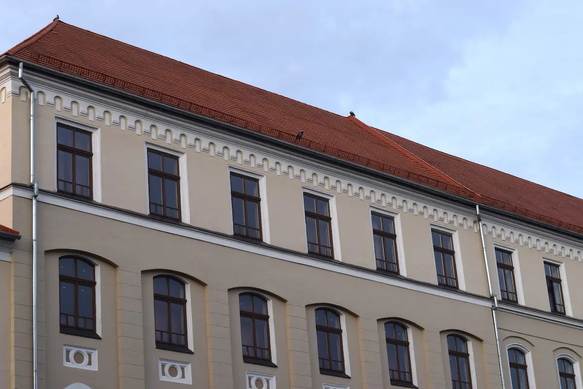 Cladire istorica restaurata cu tamplarie exterioara realizata de Lemn Design - ferestre din lemn